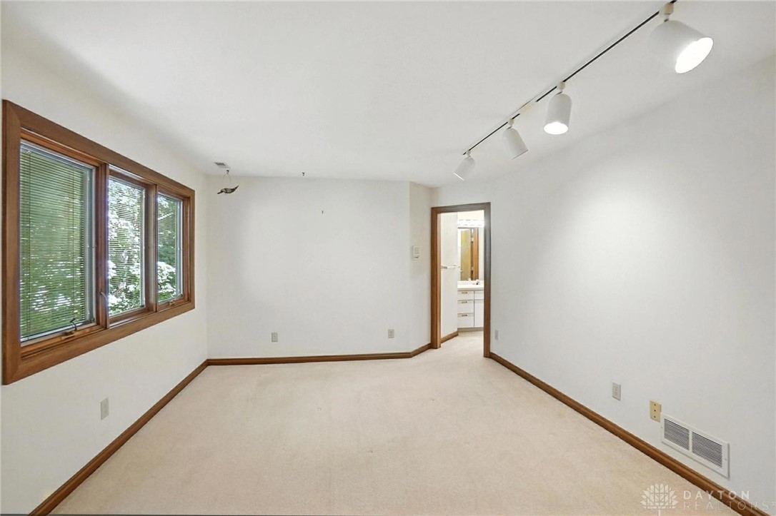 Sugarcreek Twp, Ohio, 45440, United States, 4 Bedrooms Bedrooms, ,5 BathroomsBathrooms,Residential,For Sale,1902150