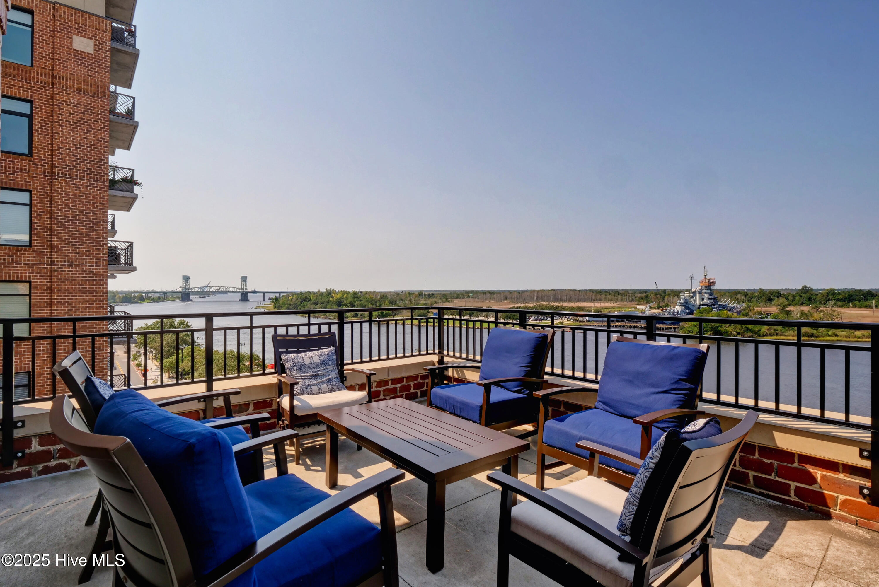 Wilmington, North Carolina, 28401, United States, 1 Bedroom Bedrooms, ,2 BathroomsBathrooms,Residential,For Sale,1917150