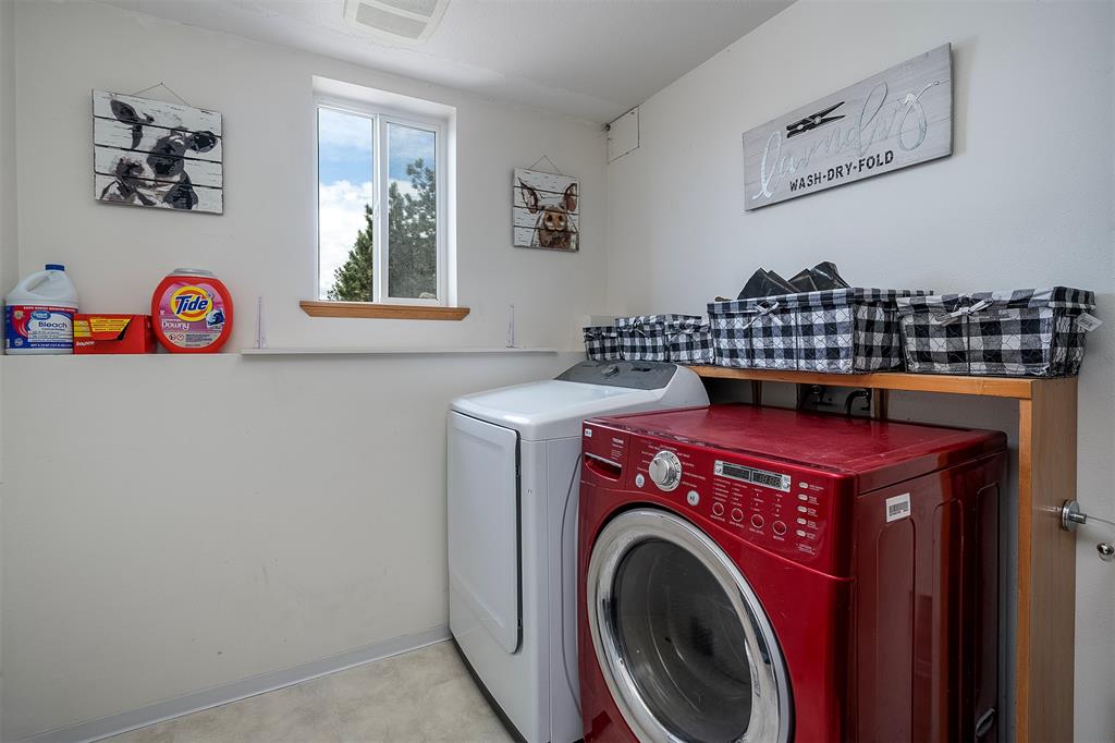 Polson, Montana, 59860, United States, 3 Bedrooms Bedrooms, ,3 BathroomsBathrooms,Residential,For Sale,1888121