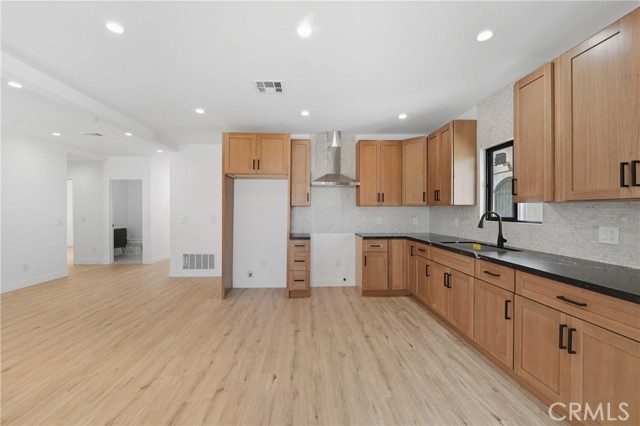 Los Angeles, California, 90043, United States, 6 Bedrooms Bedrooms, ,Residential,For Sale,1980930