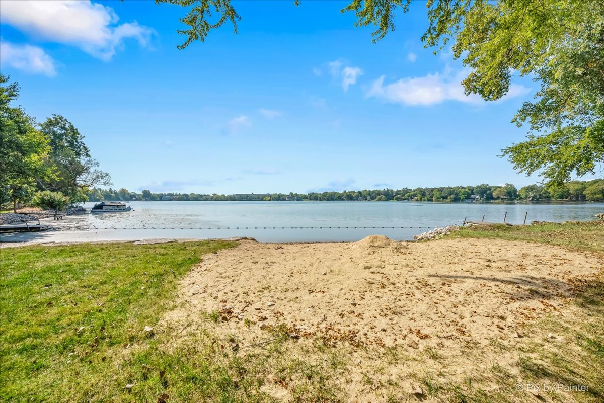 Grayslake, Illinois, 60030, United States, 4 Bedrooms Bedrooms, ,3 BathroomsBathrooms,Residential,For Sale,1992794