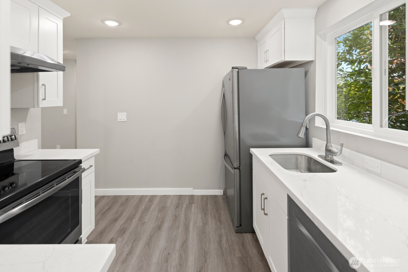 Mercer Island, Washington, 98040, United States, 2 Bedrooms Bedrooms, ,1 BathroomBathrooms,Residential,For Sale,1948638