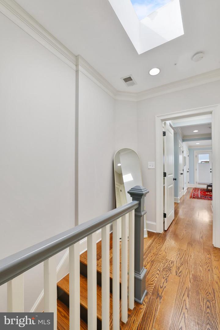 Washington, District of Columbia, 20003, United States, 2 Bedrooms Bedrooms, ,2 BathroomsBathrooms,Residential,For Sale,1896371