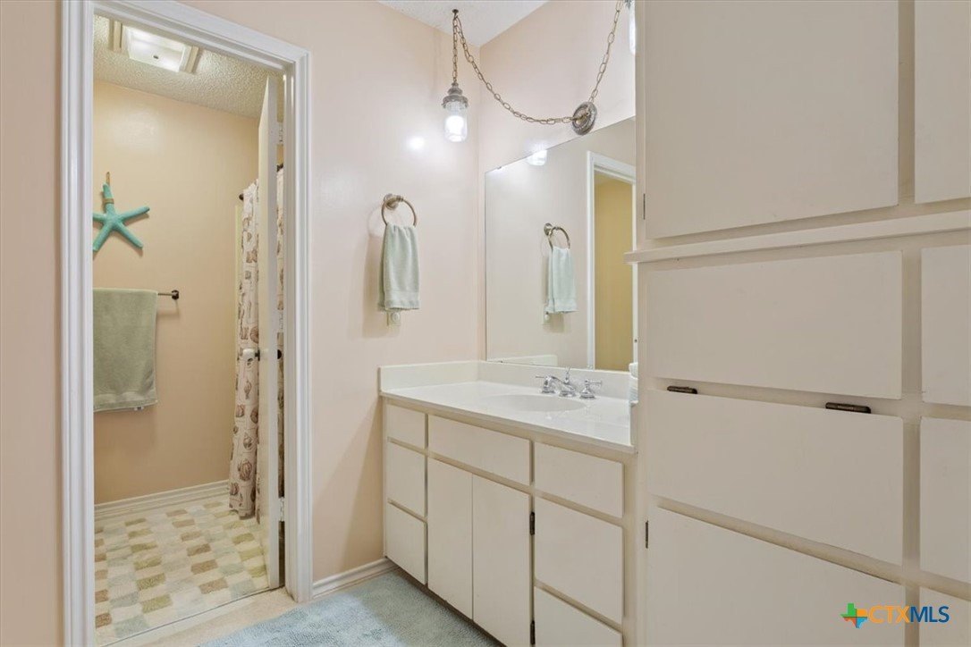 Salado, Texas, 76571, United States, 3 Bedrooms Bedrooms, ,3 BathroomsBathrooms,Residential,For Sale,1976351