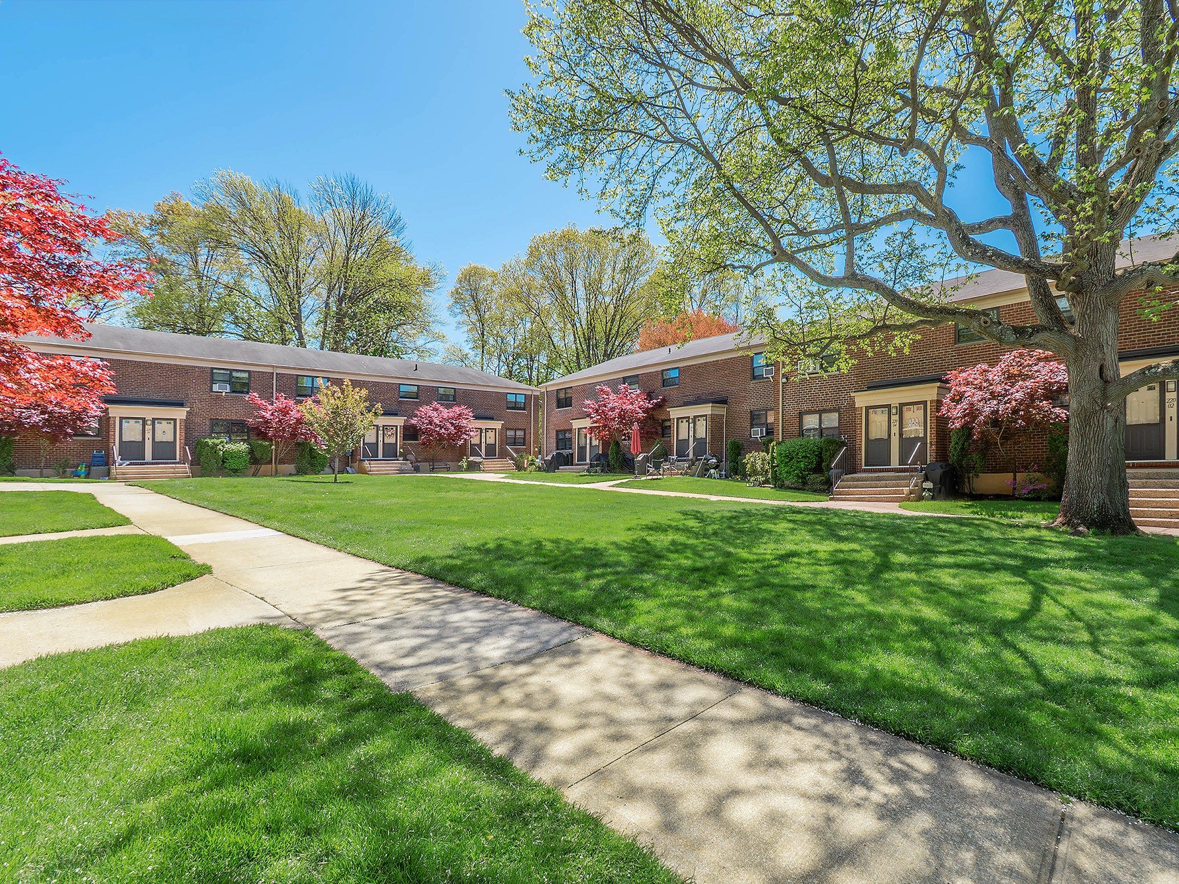  220-10 75th Avenue, Oakland Gardens, NY, 11364 - 物件實景