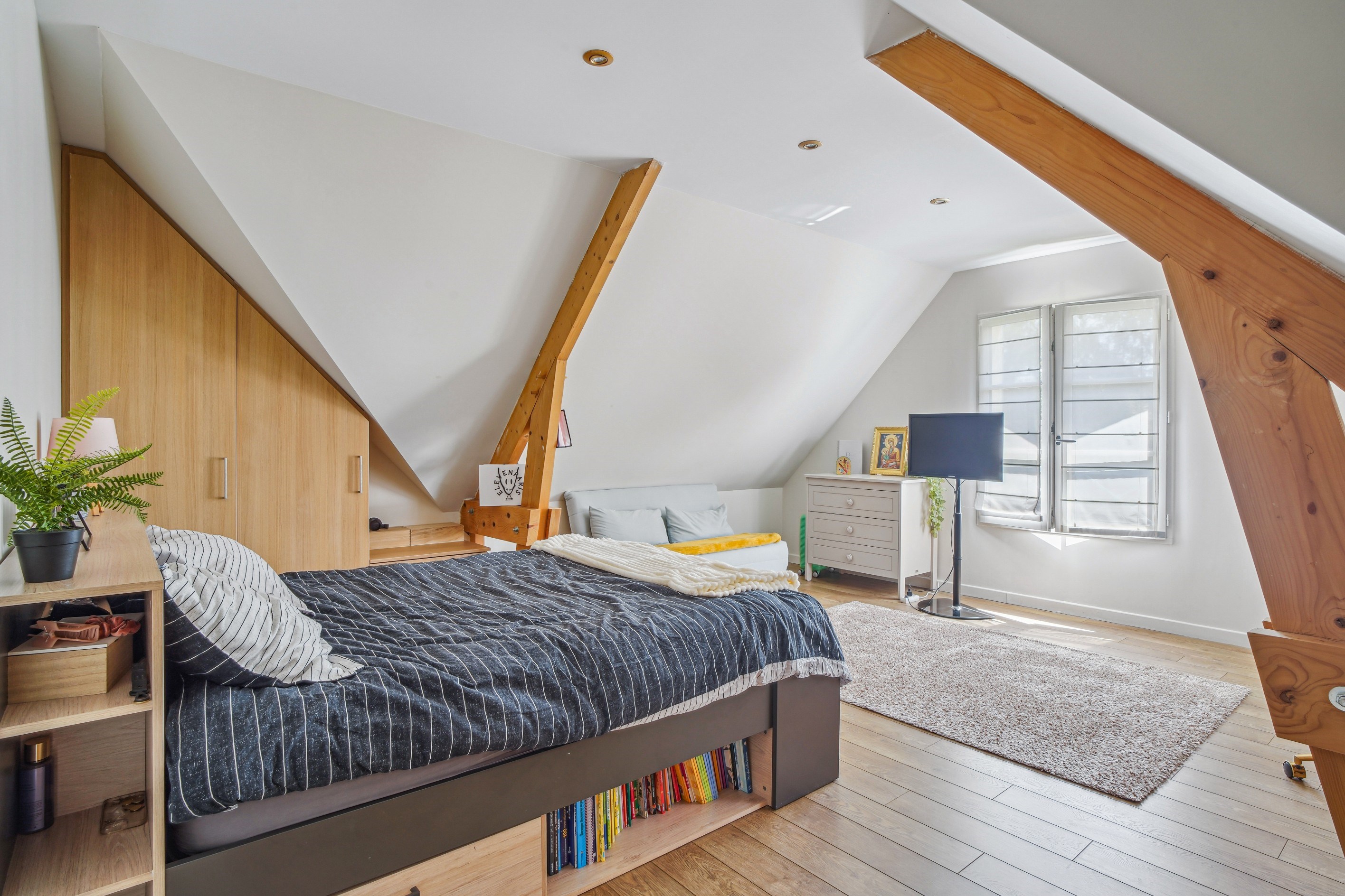  Exceptional property in the heart of Montfort l