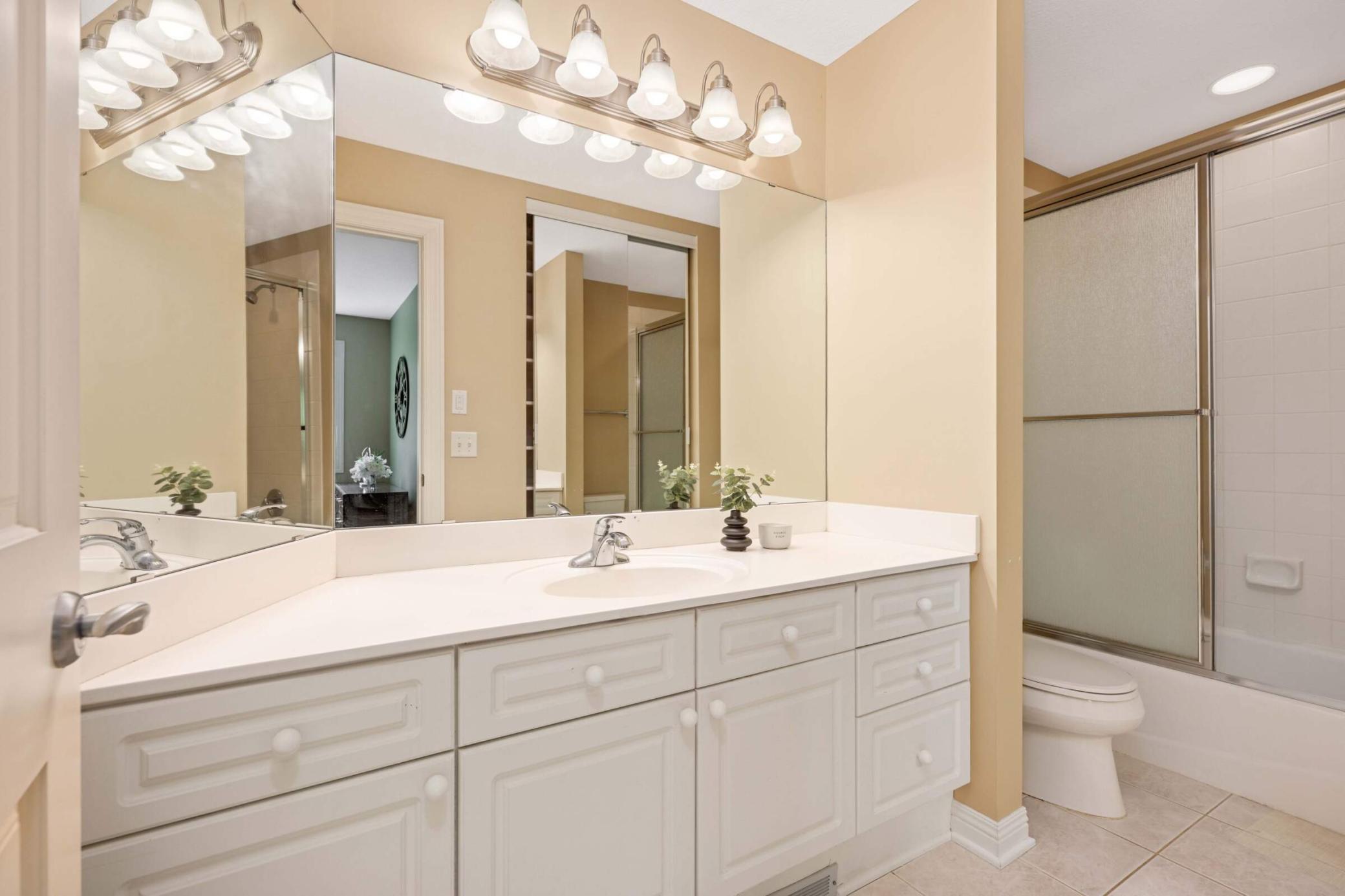 Woodbury, Minnesota, 55129, United States, 5 Bedrooms Bedrooms, ,5 BathroomsBathrooms,Residential,For Sale,1989522