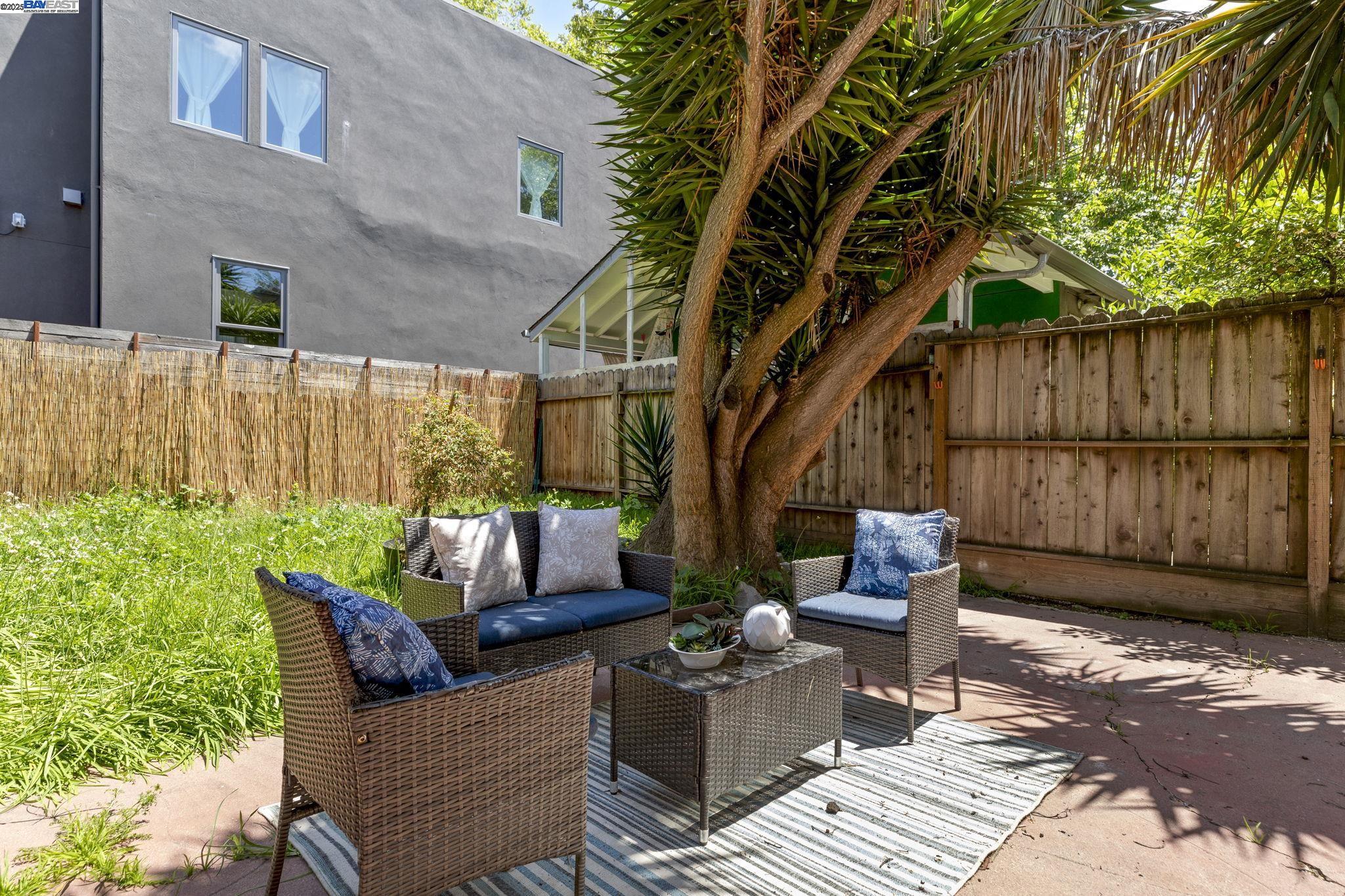 Oakland, California, 94606, United States, 3 Bedrooms Bedrooms, ,2 BathroomsBathrooms,Residential,For Sale,1839089