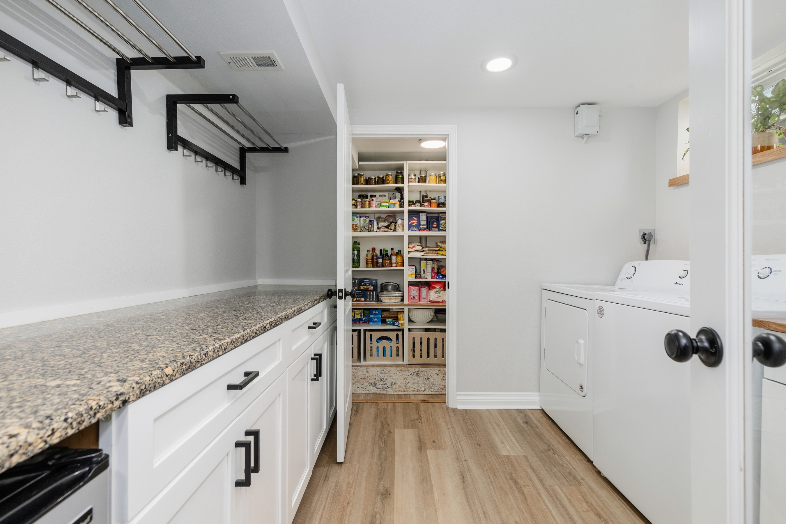  Stylish Ranch Living with Detached ADU - 物件實景