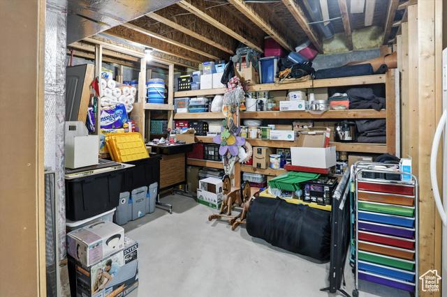 Tremonton, Utah, 84337, United States, 6 Bedrooms Bedrooms, ,3 BathroomsBathrooms,Residential,For Sale,1974496