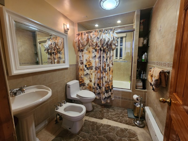 Brooklyn, New York, 11234, United States, 3 Bedrooms Bedrooms, ,2 BathroomsBathrooms,Residential,For Sale,1973866