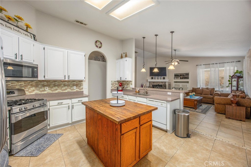Apple Valley, California, 92307, United States, 5 Bedrooms Bedrooms, ,3 BathroomsBathrooms,Residential,For Sale,2049361