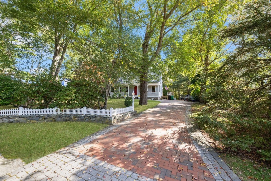 South Kingstown, Rhode Island, 02879, United States, 3 Bedrooms Bedrooms, ,2 BathroomsBathrooms,Residential,For Sale,1987683