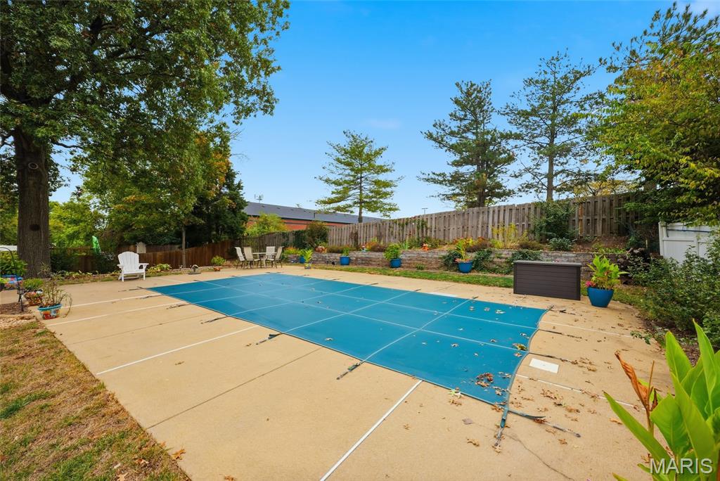 Unincorporated, Missouri, 63129, United States, 4 Bedrooms Bedrooms, ,4 BathroomsBathrooms,Residential,For Sale,1992793