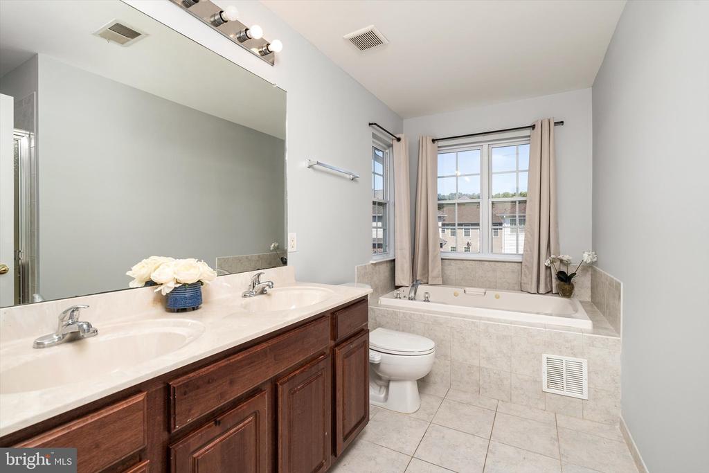 Monroe Twp, New Jersey, 08831, United States, 4 Bedrooms Bedrooms, ,3 BathroomsBathrooms,Residential,For Sale,1930575