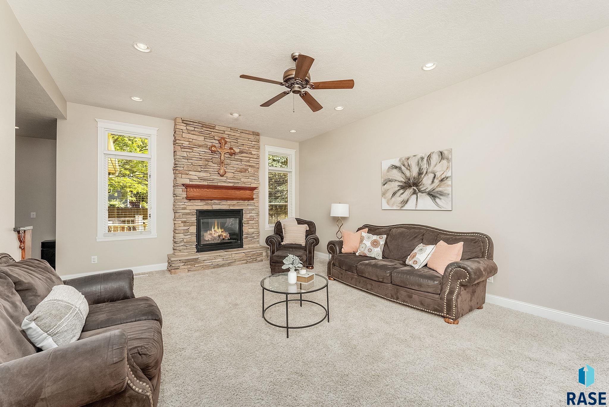 Sioux Falls, South Dakota, 57106, United States, 5 Bedrooms Bedrooms, ,3 BathroomsBathrooms,Residential,For Sale,1926717