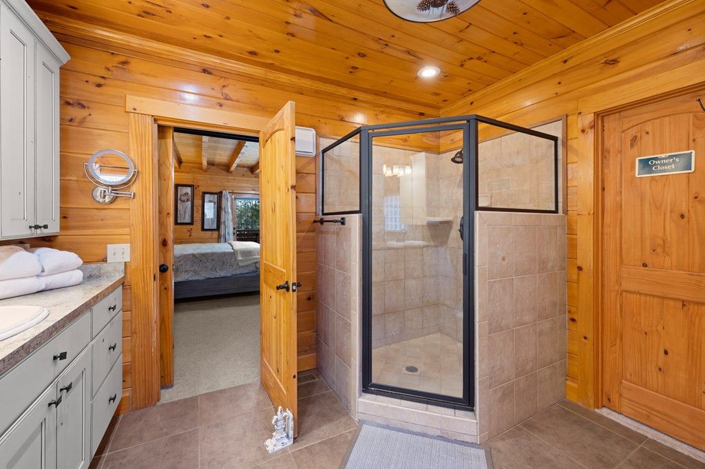 Sevierville, Tennessee, 37862, United States, 2 Bedrooms Bedrooms, ,4 BathroomsBathrooms,Residential,For Sale,1914070