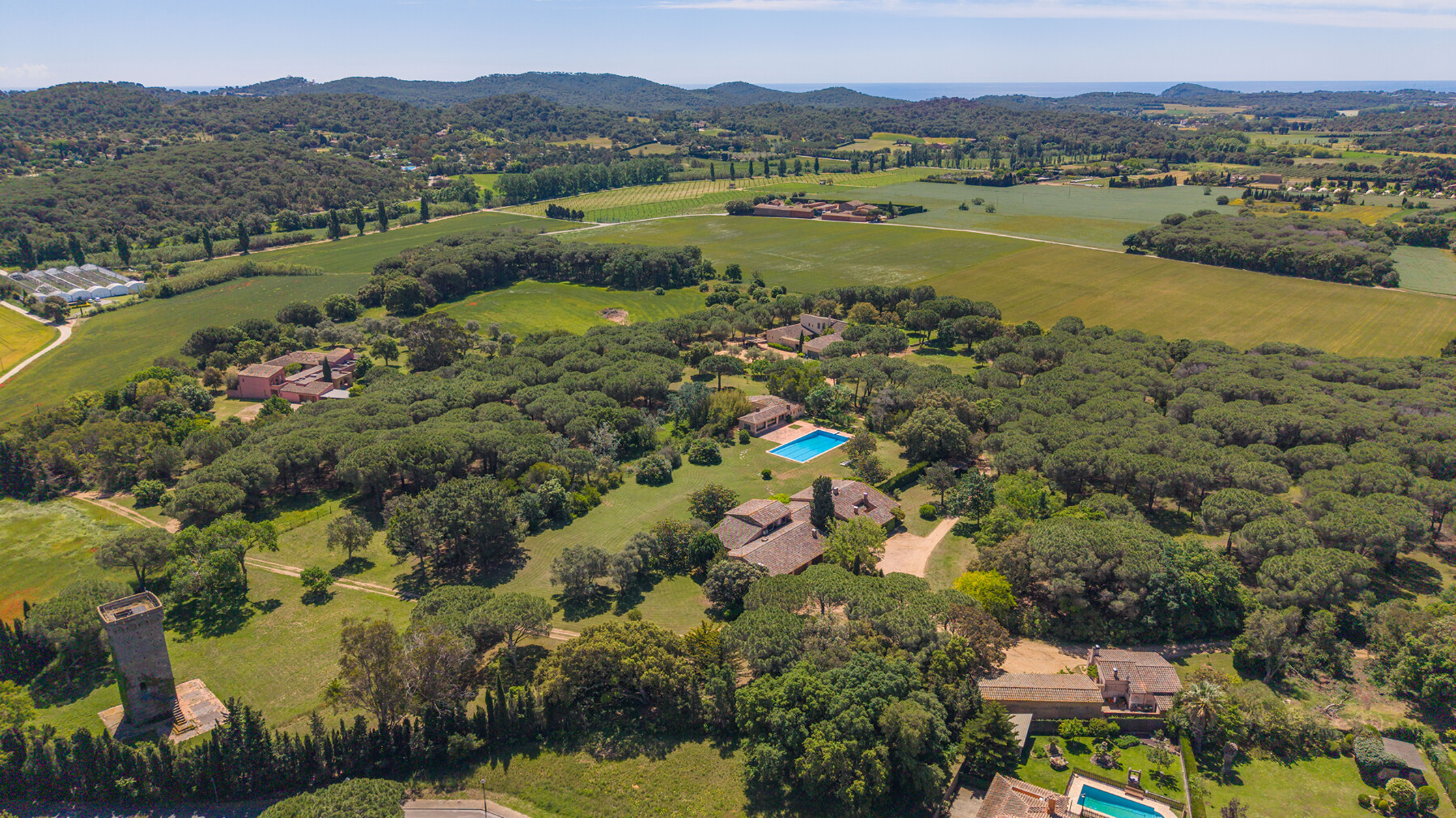  Historic estate with medieval tower and gardens in Mont-ràs - 物件實景