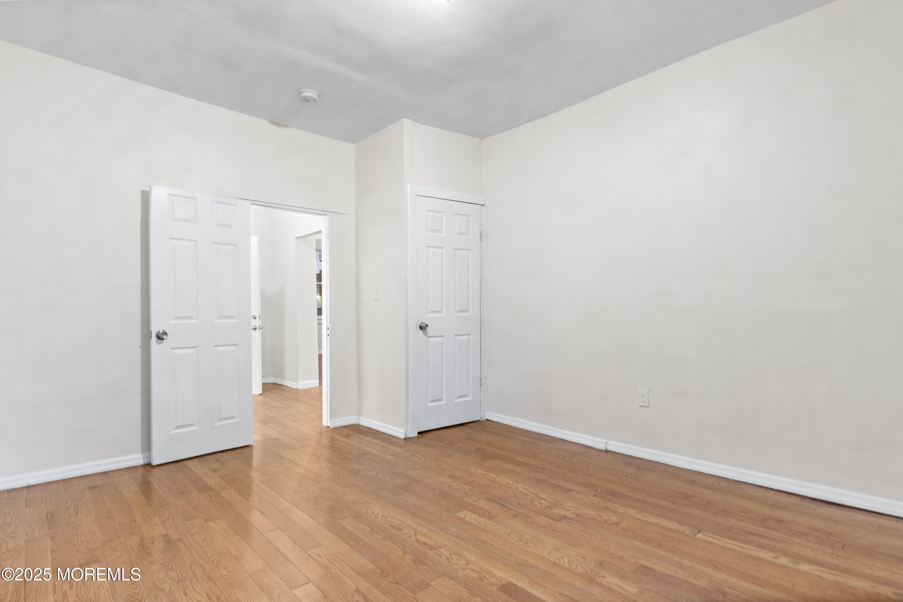 Newark, New Jersey, 07112, United States, 5 Bedrooms Bedrooms, ,2 BathroomsBathrooms,Residential,For Sale,1985719