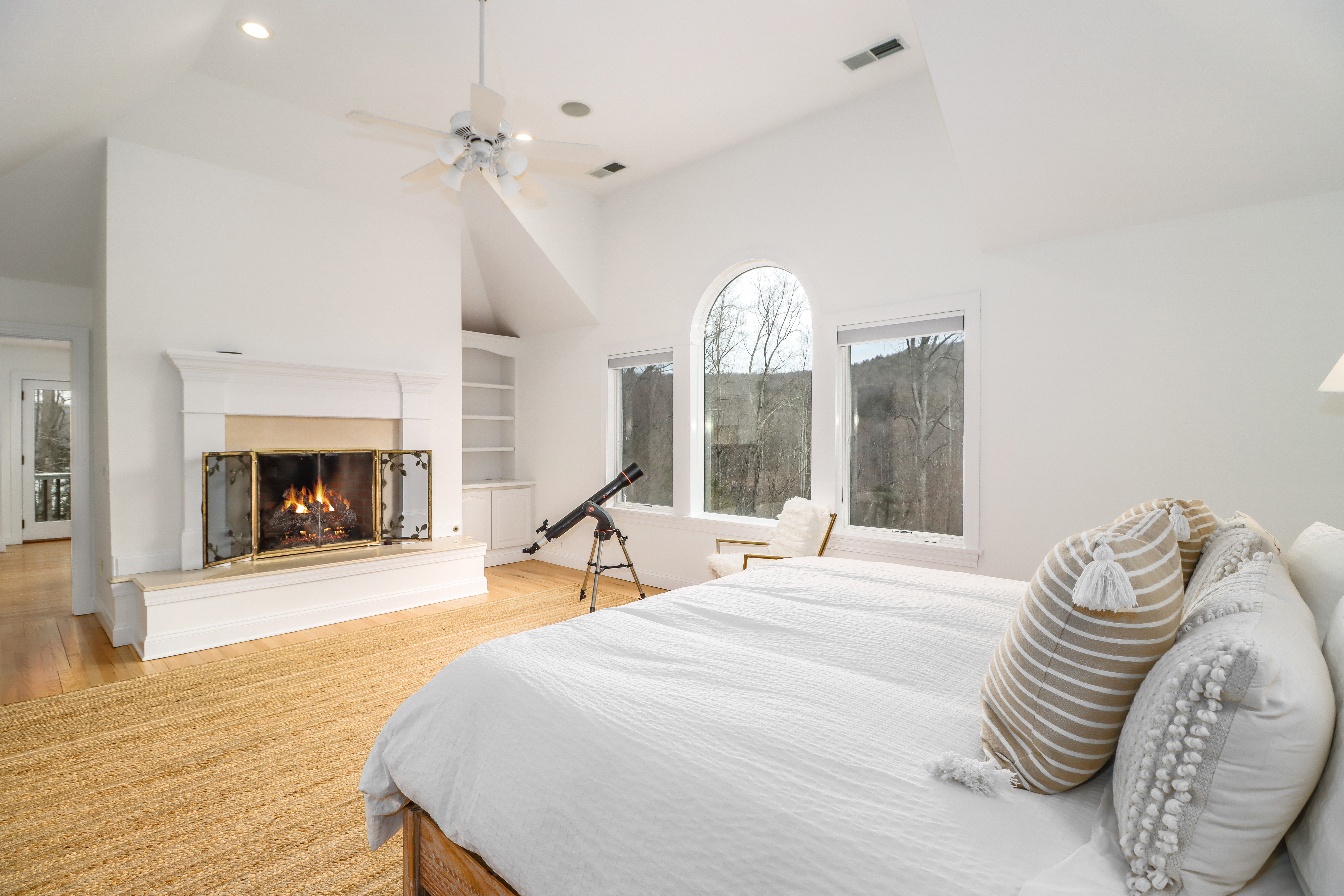  Lake Lillinonah Living, Elevated by Privacy and Scale - 物件實景