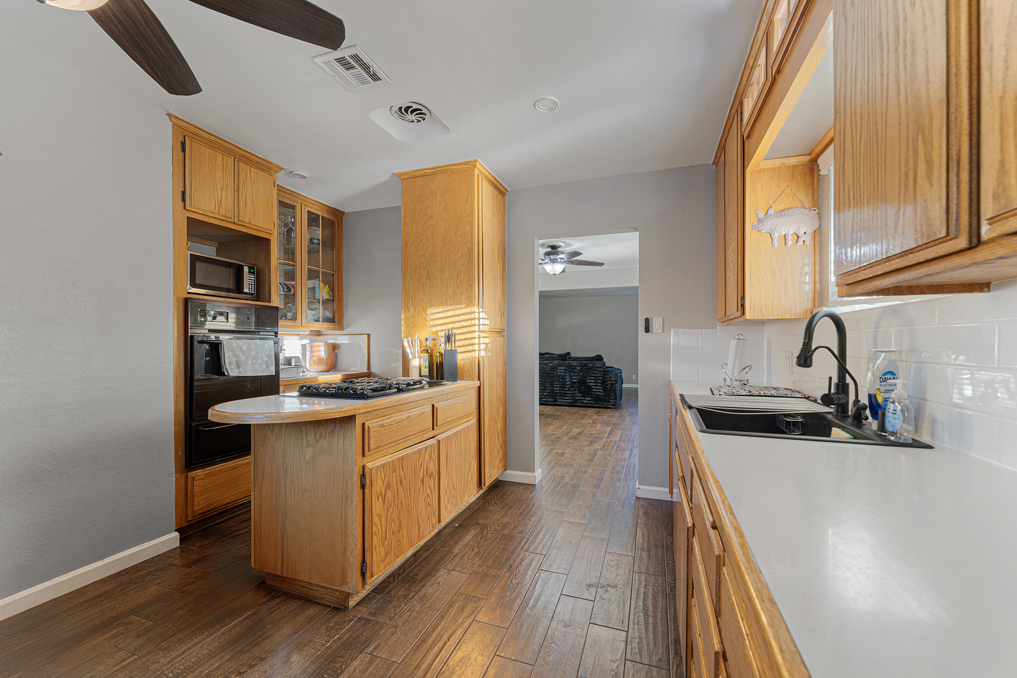 Fontana, California, 92335, United States, 3 Bedrooms Bedrooms, ,1 BathroomBathrooms,Residential,For Sale,1983646