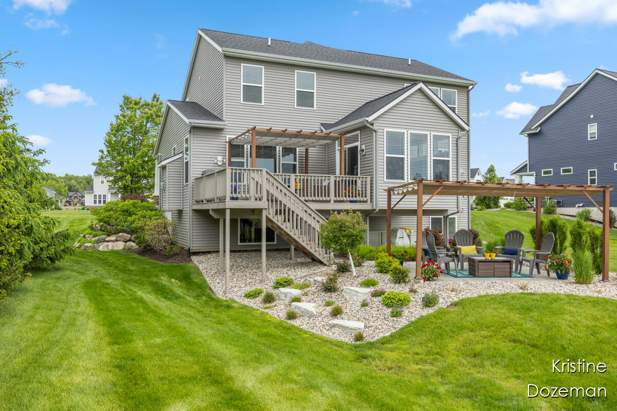 Lowell, Michigan, 49331, United States, 5 Bedrooms Bedrooms, ,4 BathroomsBathrooms,Residential,For Sale,1848158