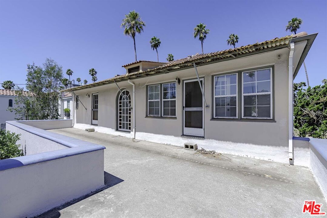 1232 Westchester Pl, Los Angeles, California, 90019, United States, 5 Bedrooms Bedrooms, ,5 BathroomsBathrooms,Residential,For Sale,1232 Westchester Pl,1662622