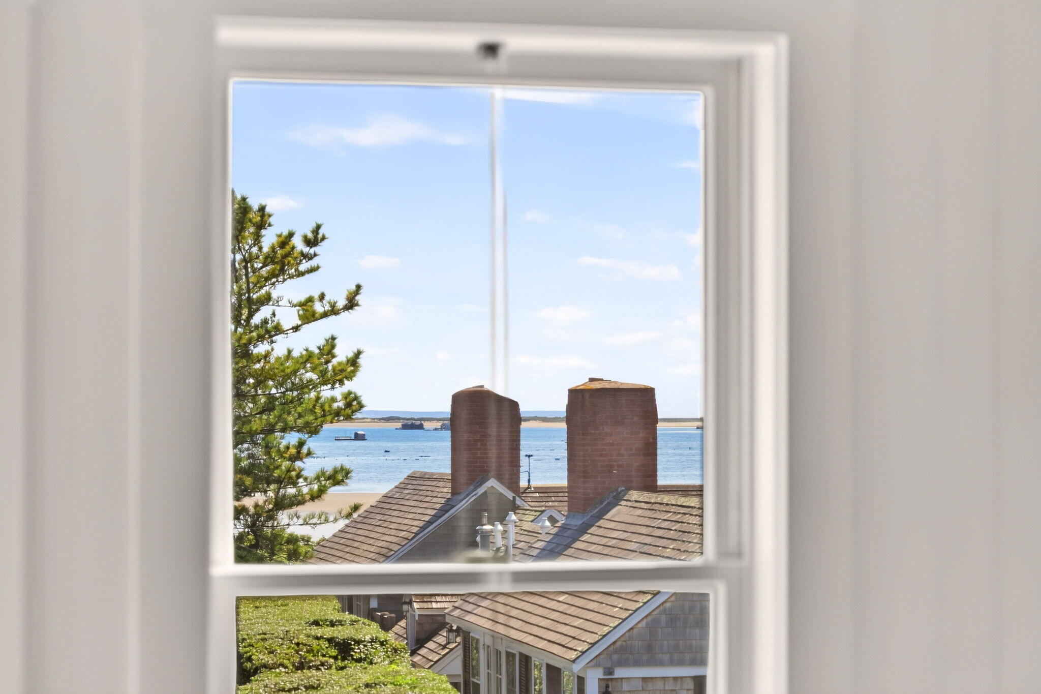  West End Elegance with Water Views, Private Gardens & Two-Car Parking - 物件實景
