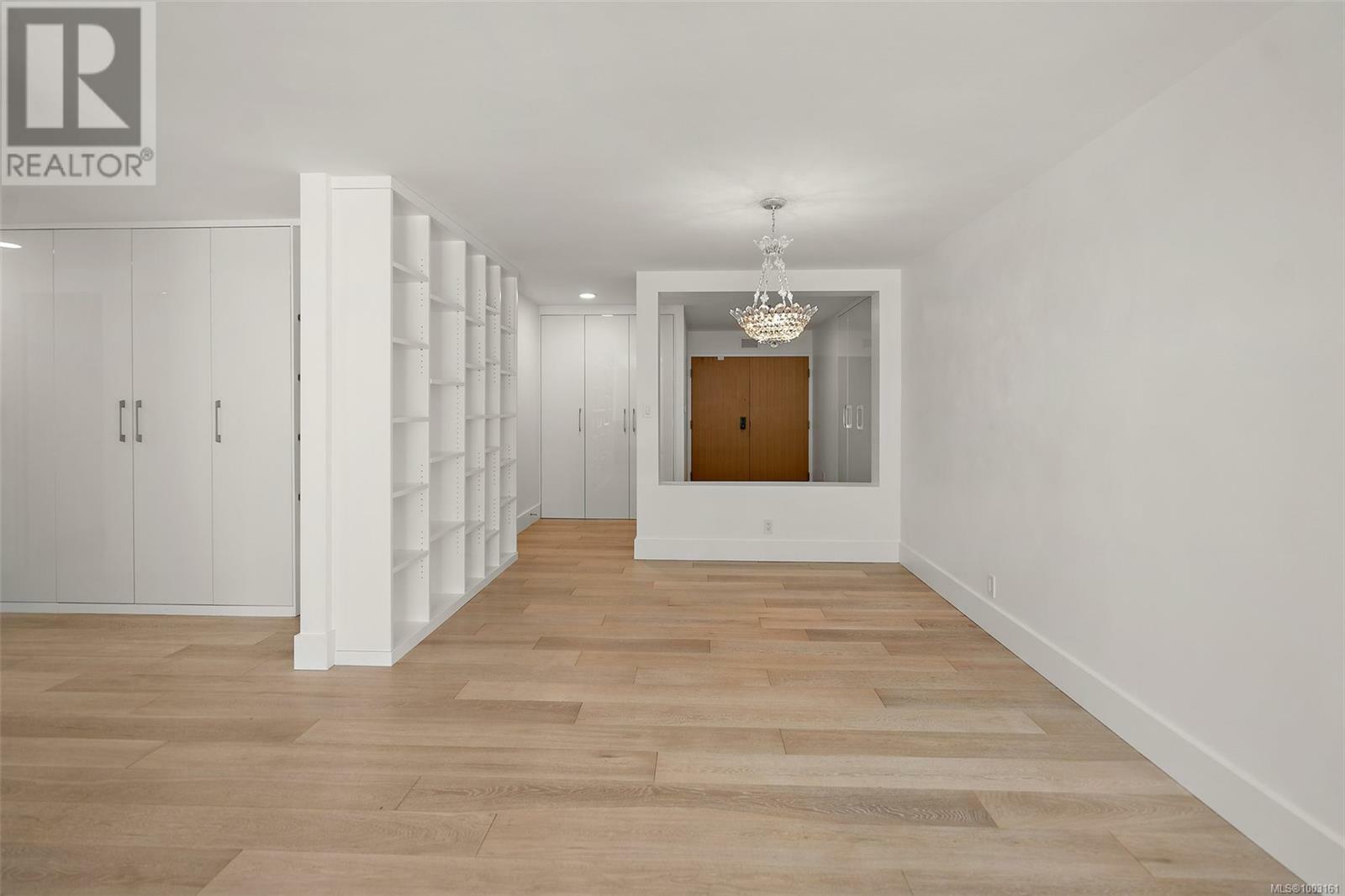OAK BAY, British Columbia, V8S 2N6, CA, 2 Bedrooms Bedrooms, ,2 BathroomsBathrooms,Residential,For Sale,1874610