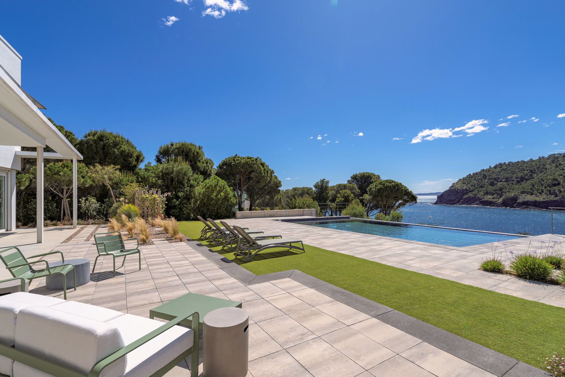 Spectacular property on the seafront 