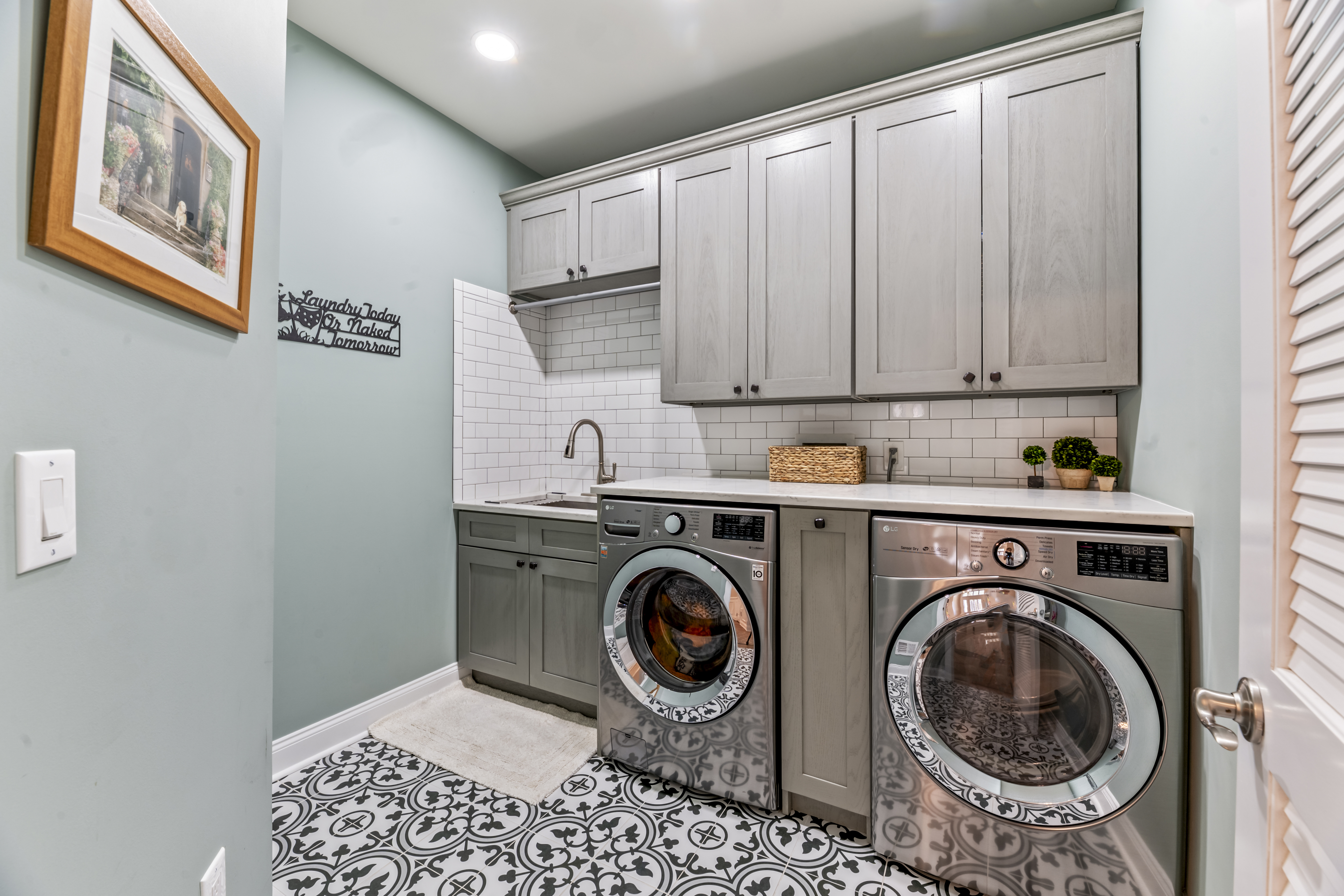 Holmdel, New Jersey, 07733, United States, 3 Bedrooms Bedrooms, ,4 BathroomsBathrooms,Residential,For Sale,1923321