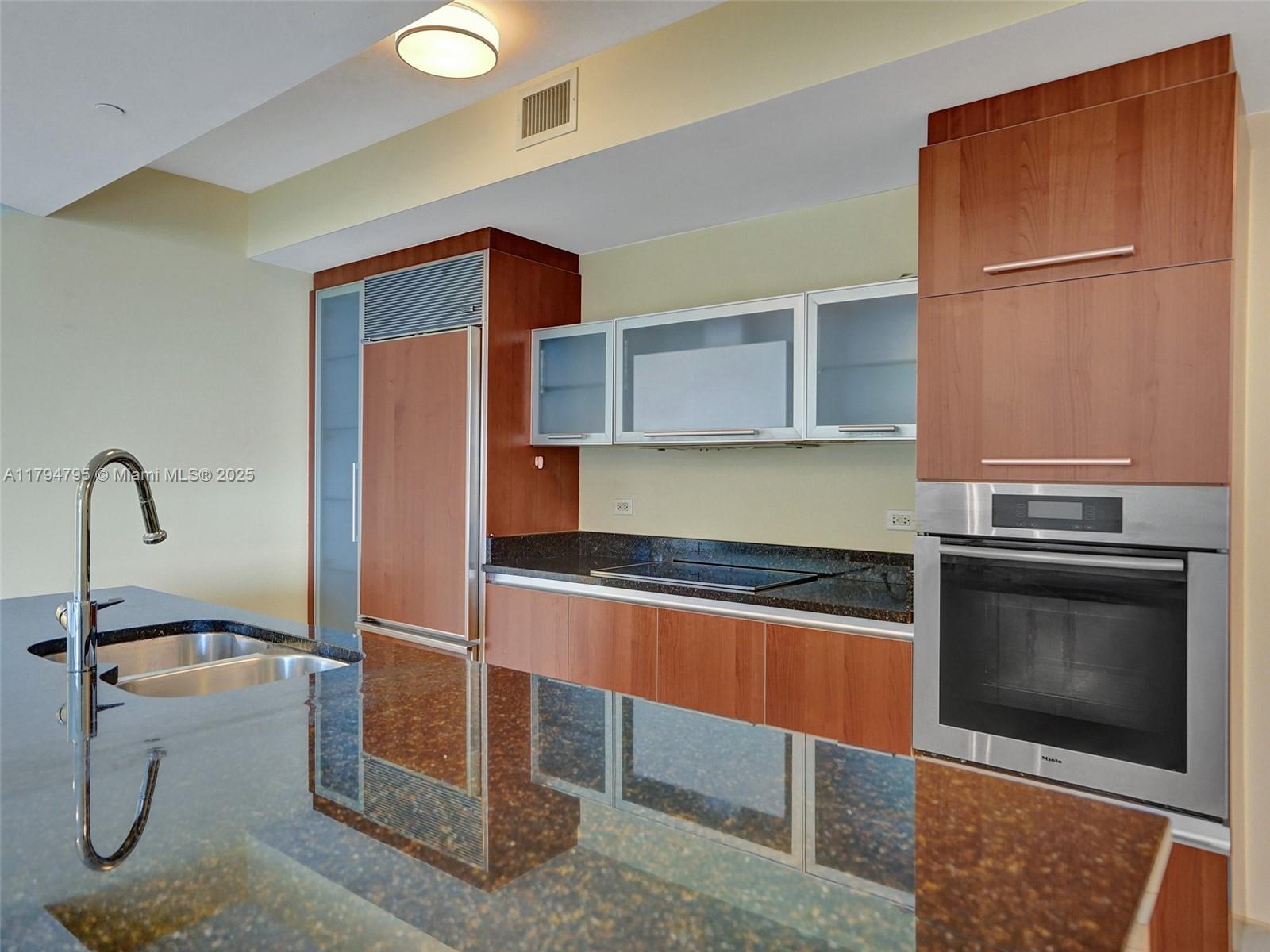 Sunny Isles Beach, Florida, 33160, United States, 2 Bedrooms Bedrooms, ,3 BathroomsBathrooms,Residential,For Sale,1794345