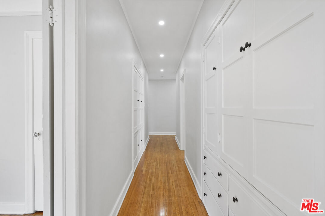 Los Angeles, California, 90036, United States, 3 Bedrooms Bedrooms, ,3 BathroomsBathrooms,Residential,For Sale,1896825