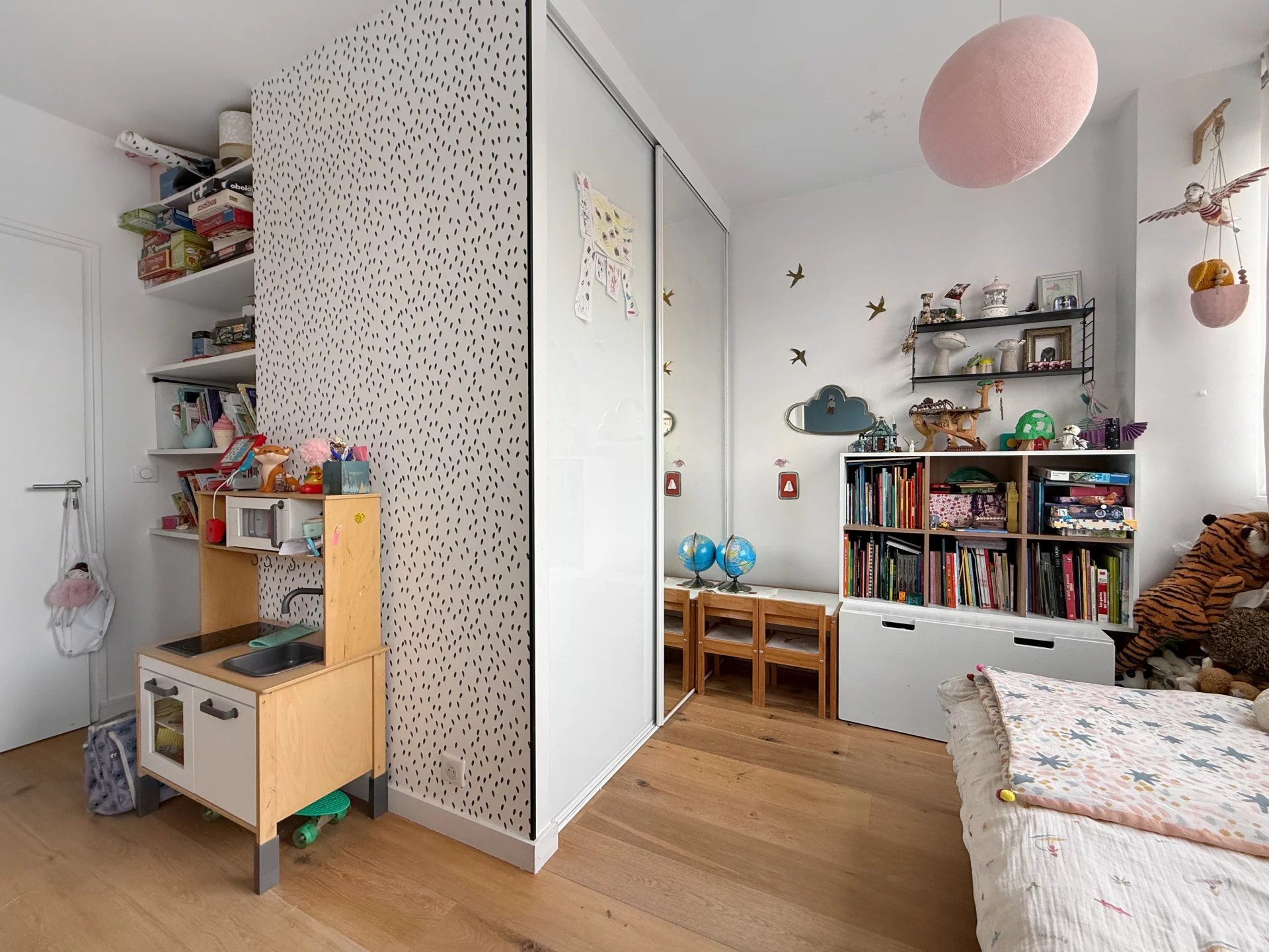 Suresnes, Île-de-France, 92150, FR, 3 Bedrooms Bedrooms, ,3 BathroomsBathrooms,Residential,For Sale,1991868