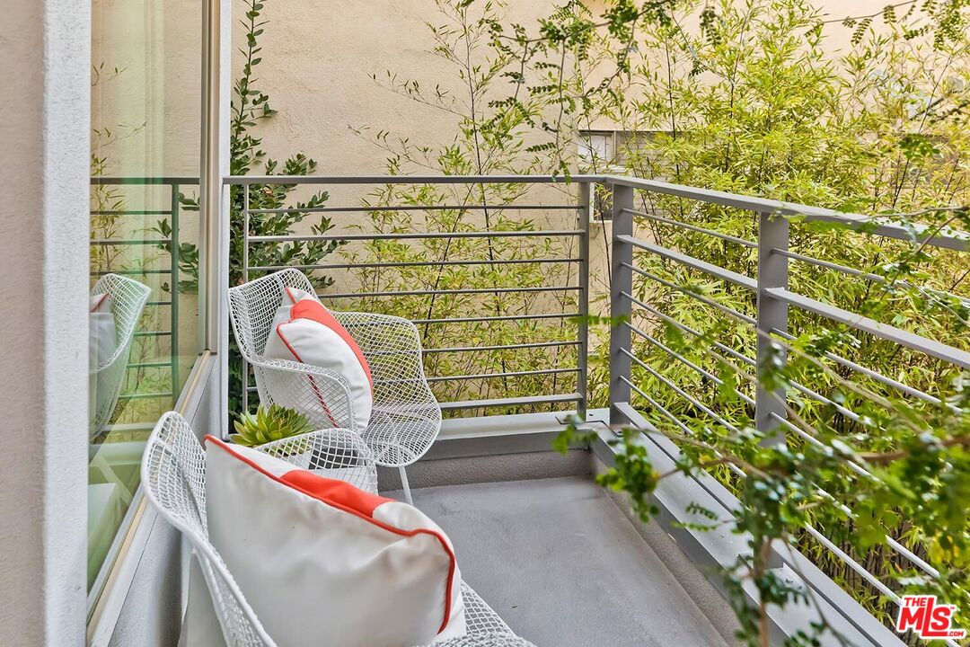 West Hollywood, California, 90069, United States, 2 Bedrooms Bedrooms, ,2 BathroomsBathrooms,Residential,For Sale,1760061