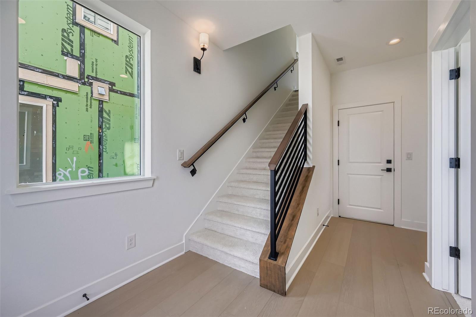 Aurora, Colorado, 80019, United States, 4 Bedrooms Bedrooms, ,3 BathroomsBathrooms,Residential,For Sale,1958574