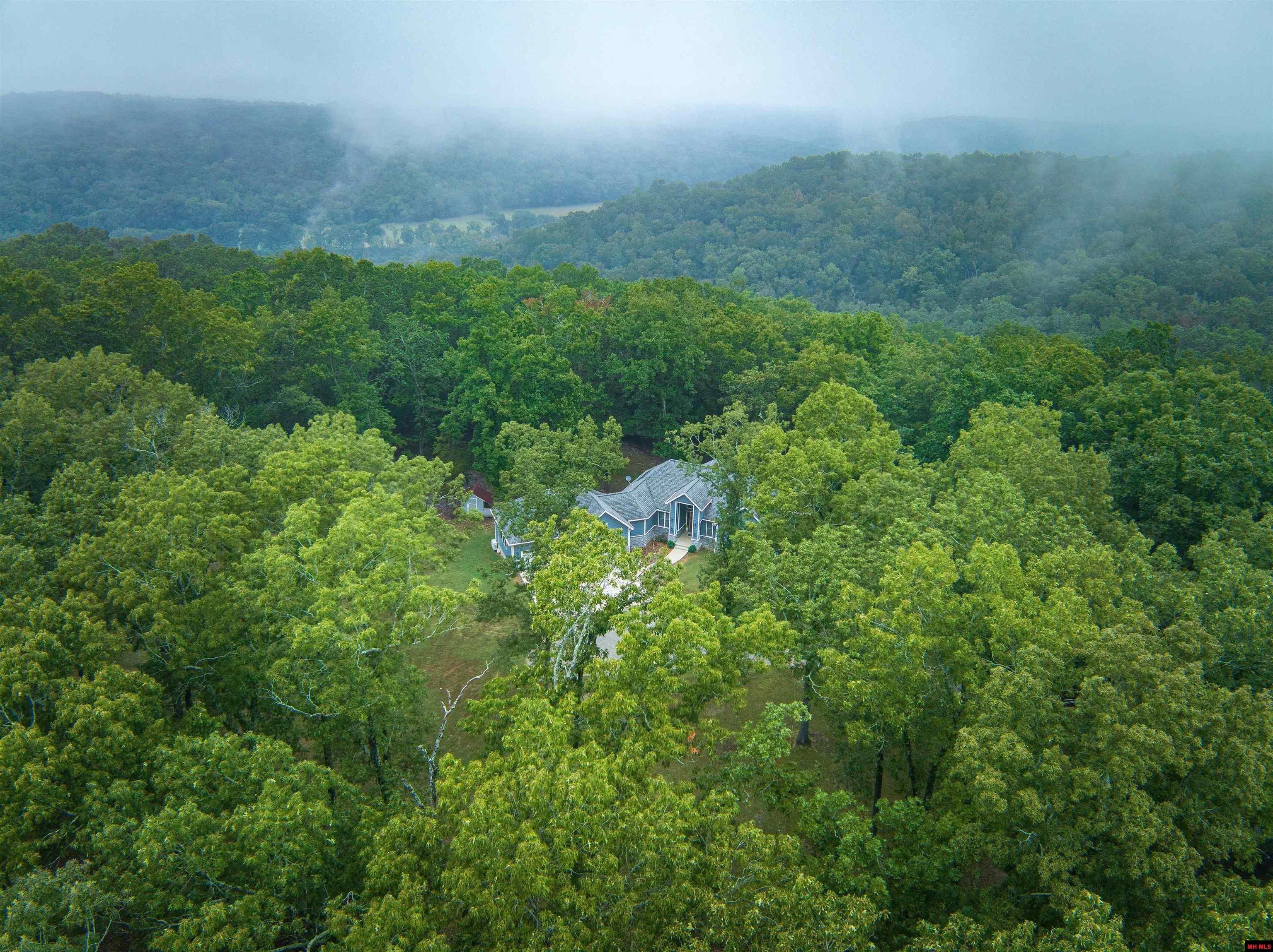 Mountain Home, Arkansas, 72653, United States, 3 Bedrooms Bedrooms, ,4 BathroomsBathrooms,Residential,For Sale,1935895