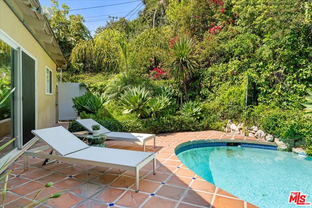 Los Angeles, California, 90049, United States, 3 Bedrooms Bedrooms, ,3 BathroomsBathrooms,Residential,For Sale,1908650