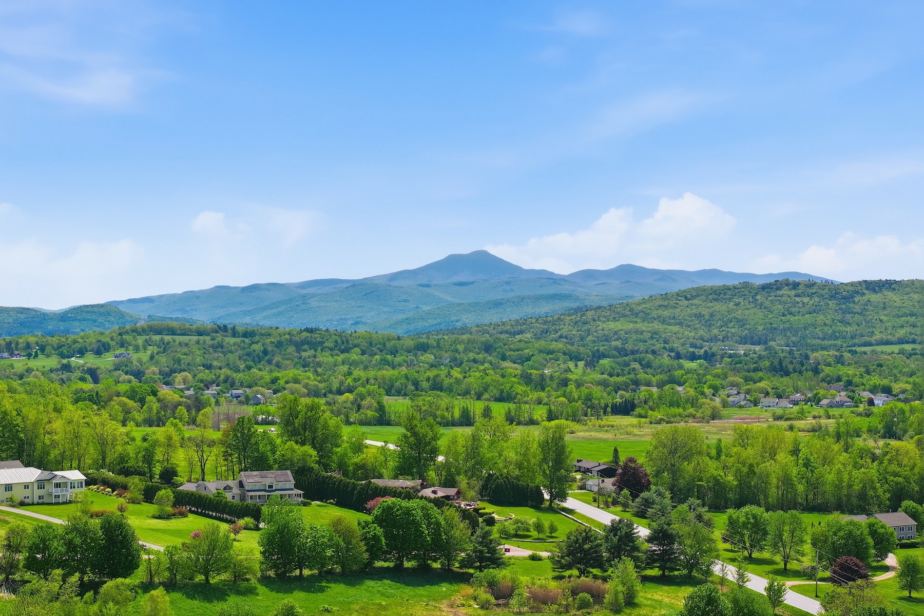  351 Ledgewood Drive - 物件實景