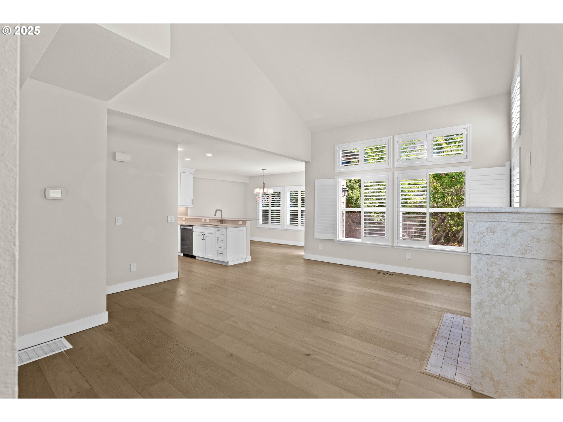 Lake Oswego, Oregon, 97035, United States, 2 Bedrooms Bedrooms, ,2 BathroomsBathrooms,Residential,For Sale,1889875