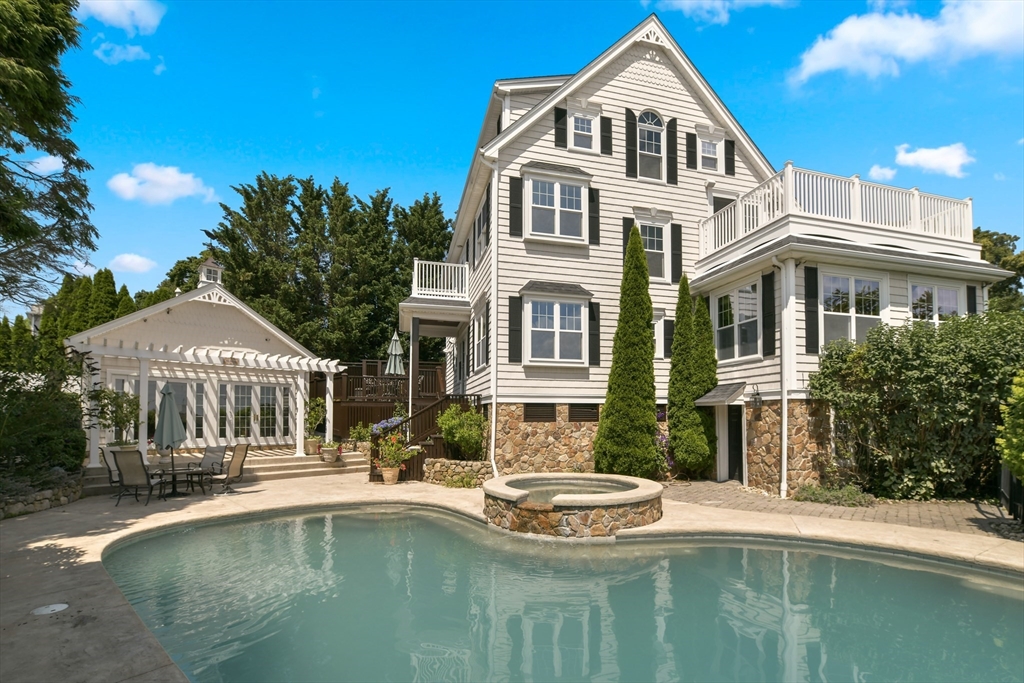 Hull, Massachusetts, 02045, United States, 7 Bedrooms Bedrooms, ,5 BathroomsBathrooms,Residential,For Sale,1794326