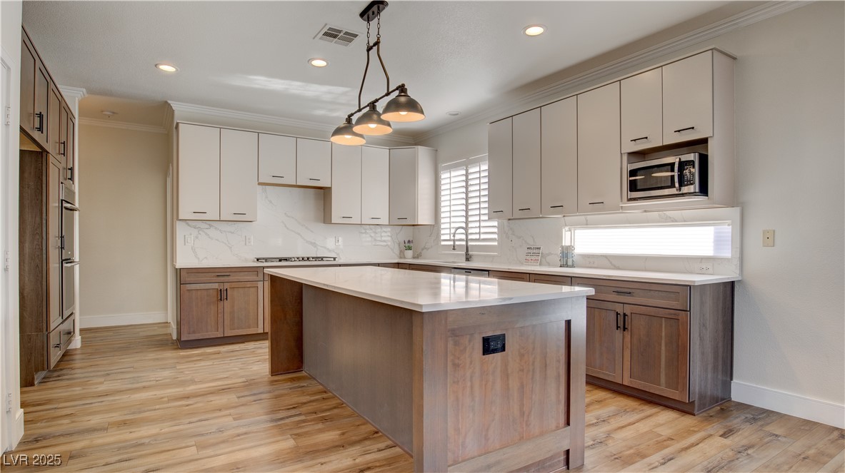 Henderson, Nevada, 89074, United States, 5 Bedrooms Bedrooms, ,2 BathroomsBathrooms,Residential,For Sale,2003072