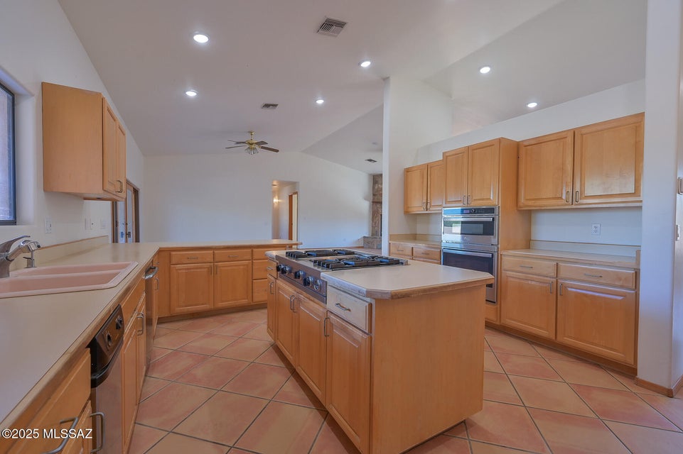 Tucson, Arizona, 85747, United States, 4 Bedrooms Bedrooms, ,4 BathroomsBathrooms,Residential,For Sale,1978909