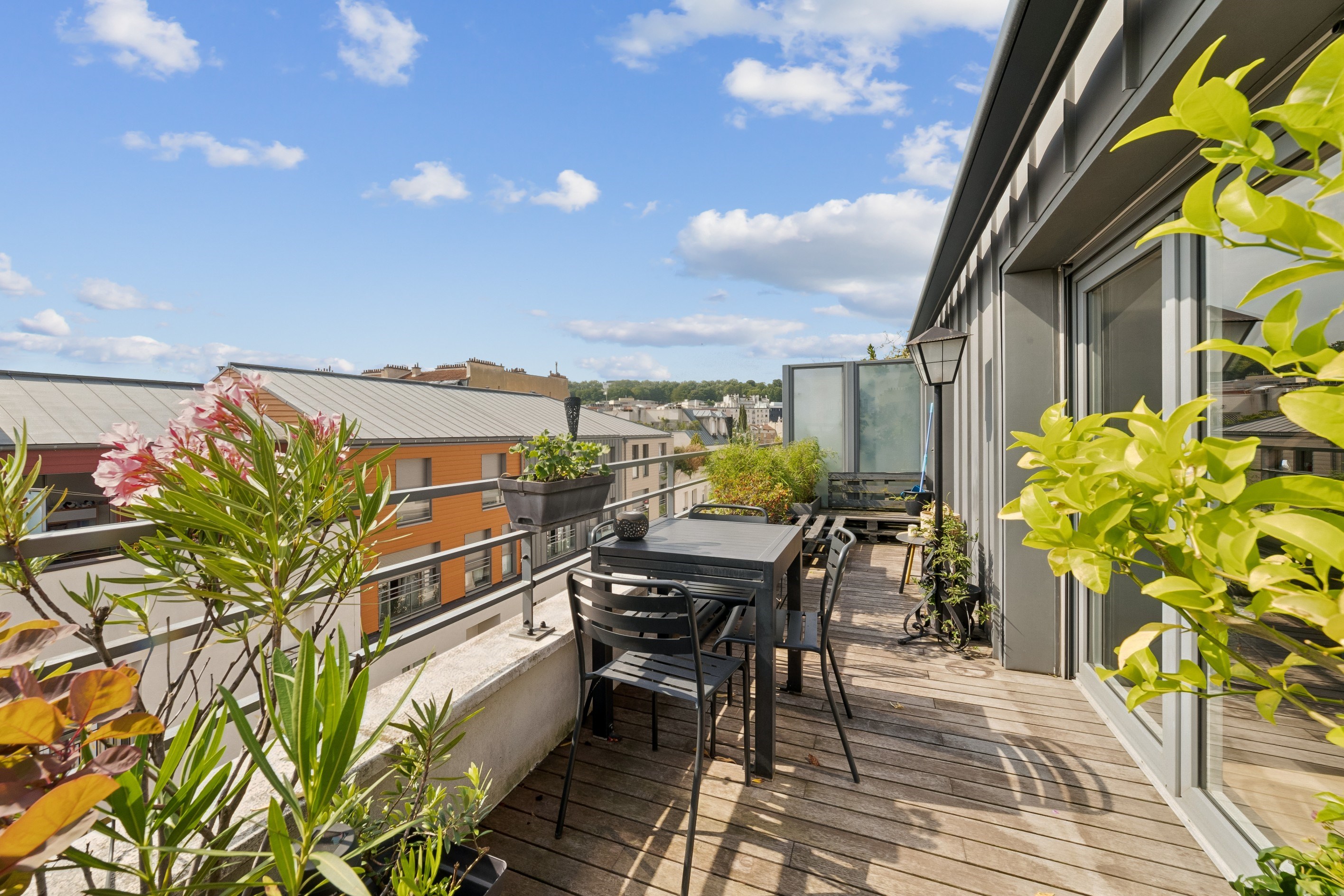  Issy-les-Moulineaux (City Centre) – Top floor 2-bedroom apartment with terrace … - 物件實景
