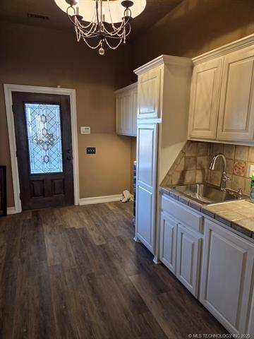 Stigler, Oklahoma, 74462-1647, United States, 3 Bedrooms Bedrooms, ,3 BathroomsBathrooms,Residential,For Sale,2005230