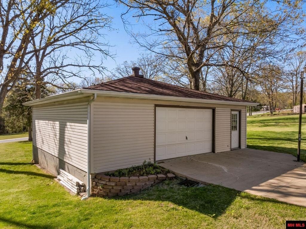 Mountain Home, Arkansas, 72653, United States, 3 Bedrooms Bedrooms, ,4 BathroomsBathrooms,Residential,For Sale,2036578