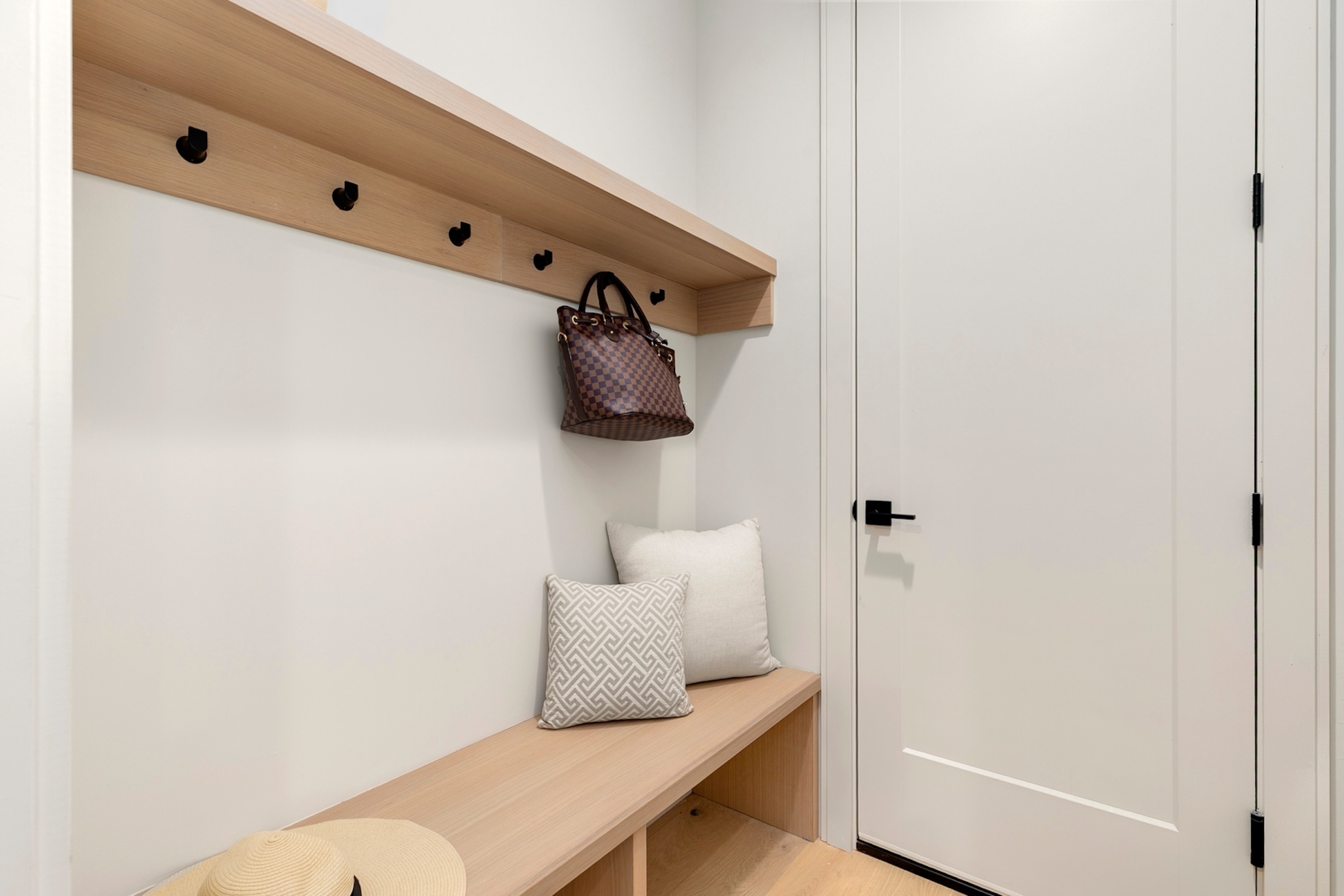  Bryant Luxury Living - 物件實景