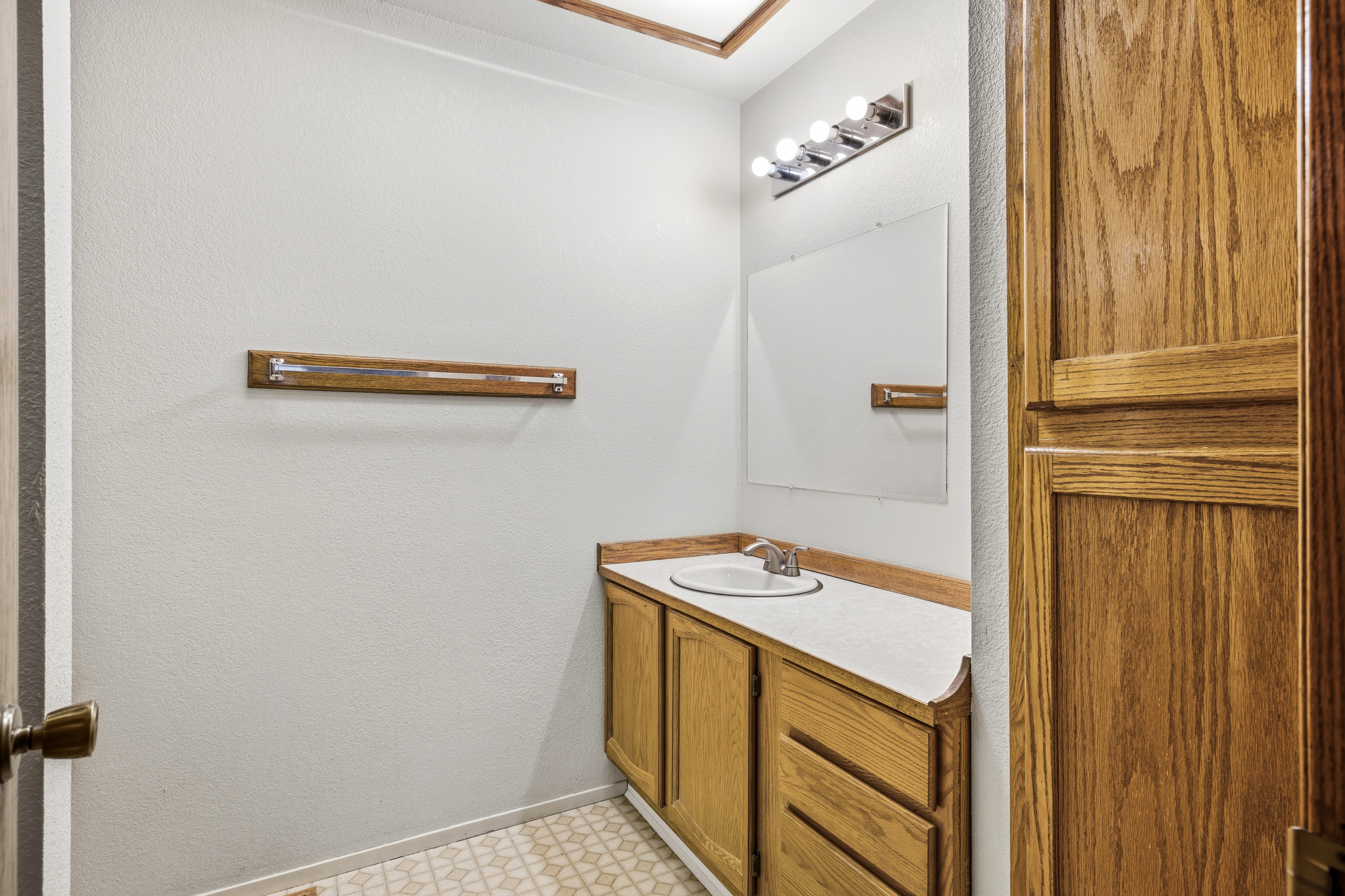  5648 Vacation Boulevard, Somerset, CA 95684 - 物件實景