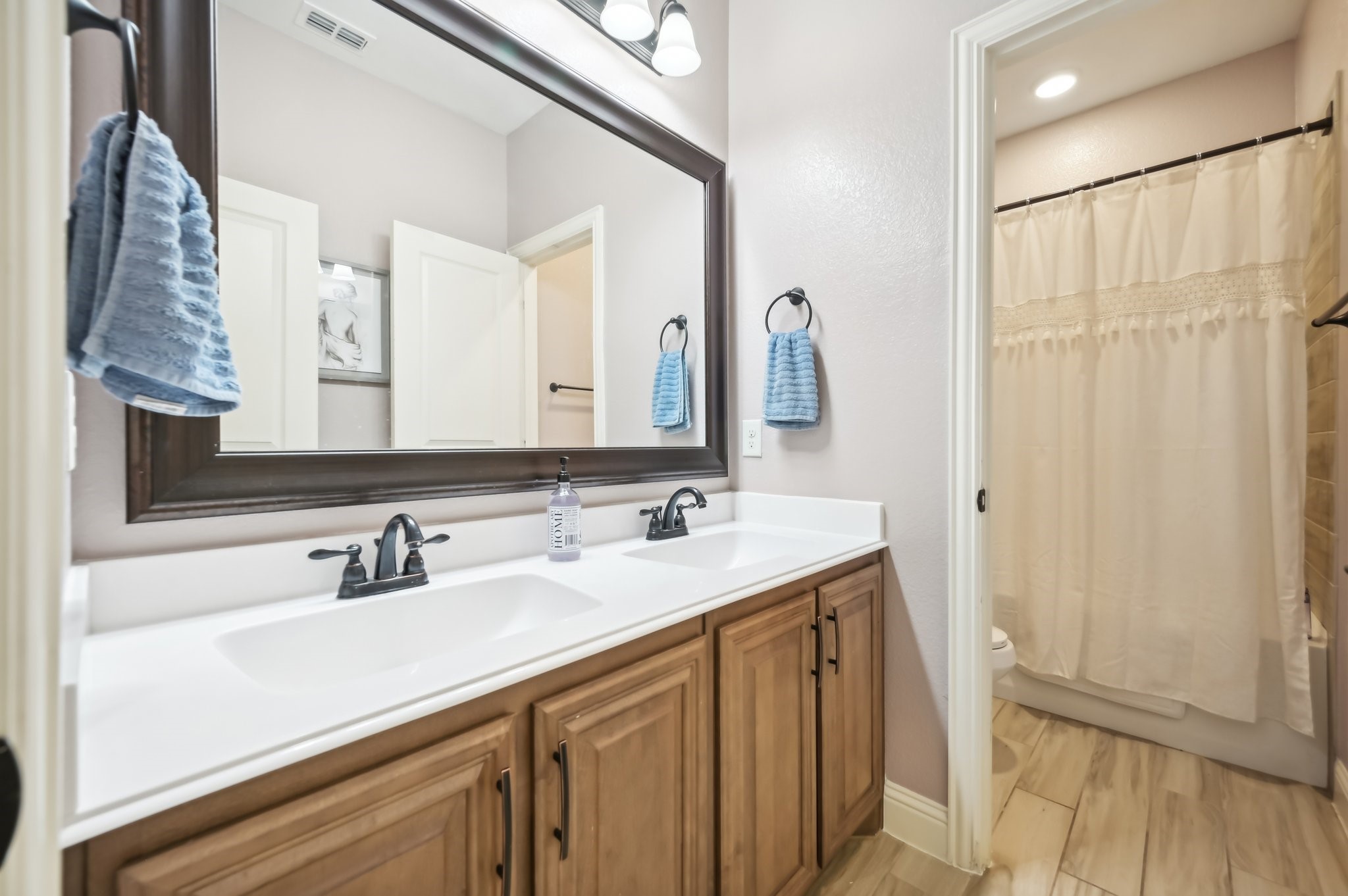 Little Elm, Texas, 75068, United States, 4 Bedrooms Bedrooms, ,3 BathroomsBathrooms,Residential,For Sale,1768216