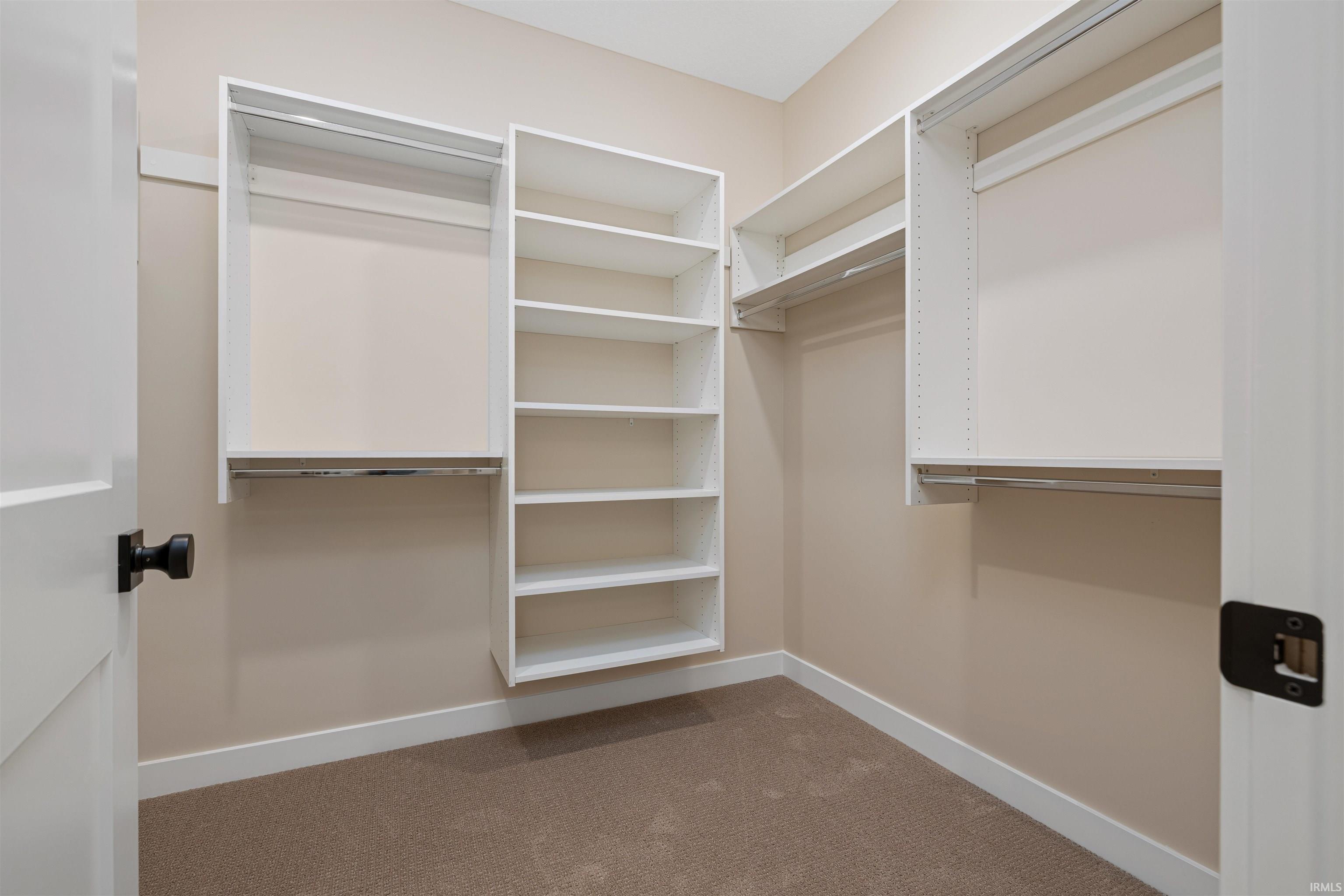 Leo, Indiana, 46765, United States, 5 Bedrooms Bedrooms, ,4 BathroomsBathrooms,Residential,For Sale,1981787